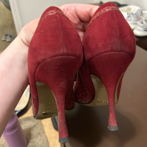 Dolce & Gabbana Red Heels with Black Bow - Picture 6 of 7